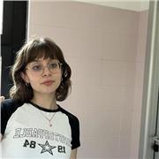 Studentessa all'ultimo anno di liceo offre aiuto compiti.